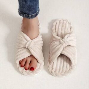 Cozy Fuzzy Comfy Ribbed Knot Slippers in Off-White Cream Women's Size 7